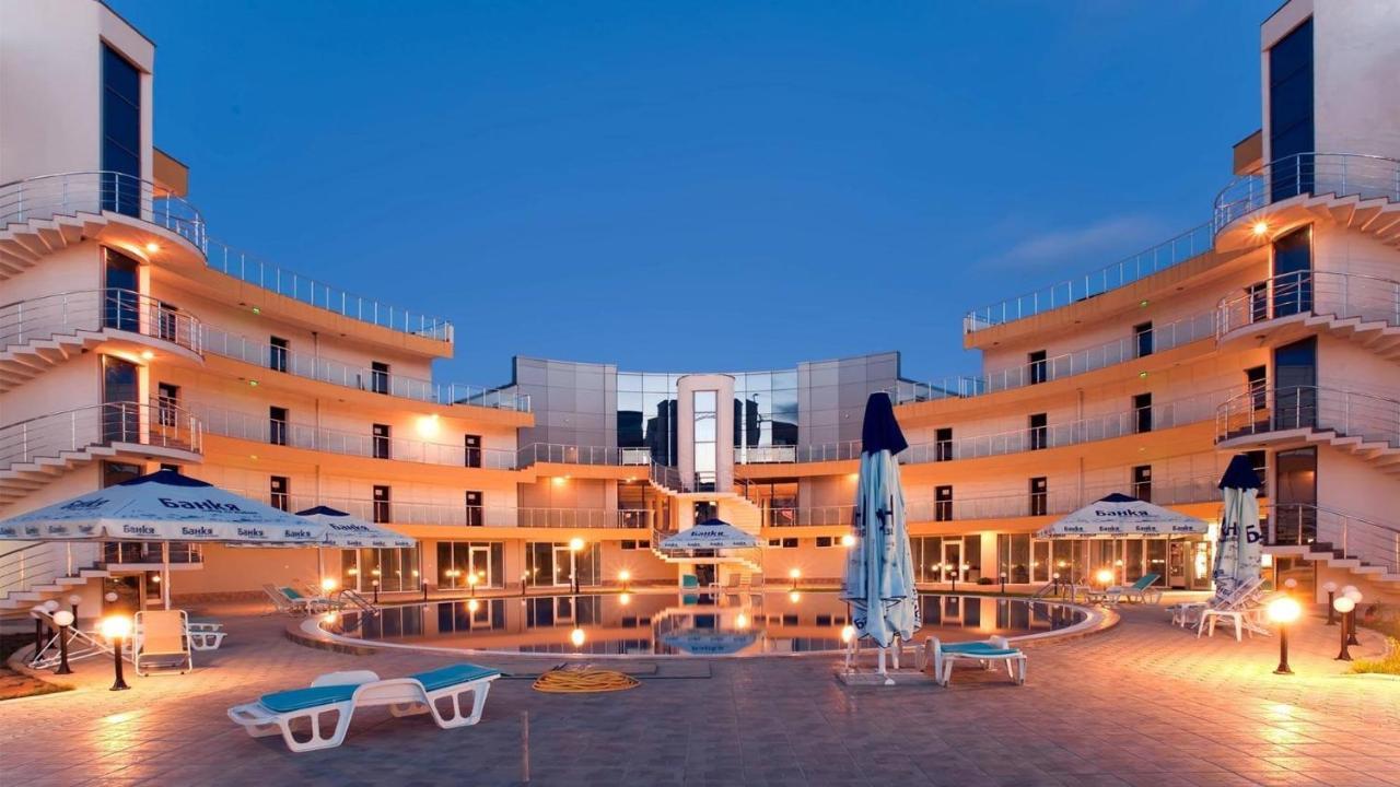 Тристаен апартамент с Панорама море в к-с Бей Вю Царево Екстериор снимка
